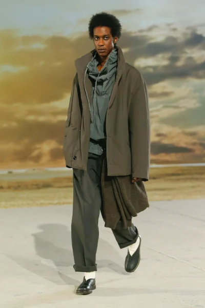 Look 32